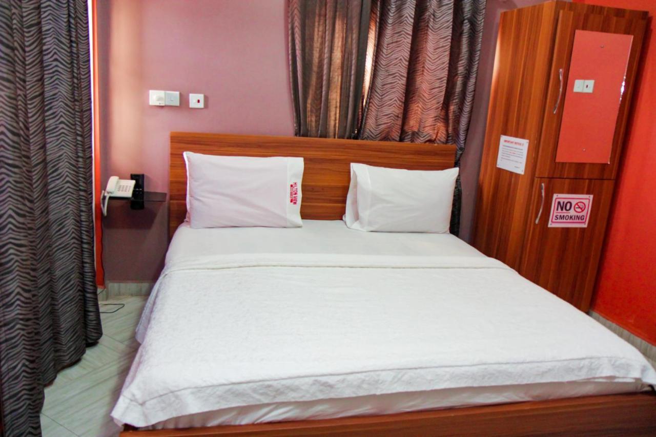 Hilton View Hotel Ogbodjo Екстериор снимка