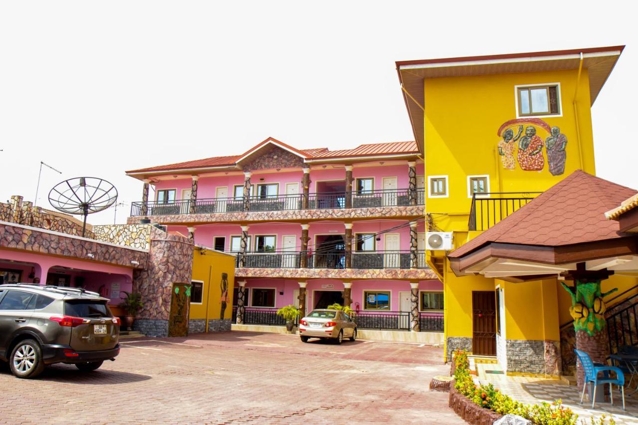 Hilton View Hotel Ogbodjo Екстериор снимка