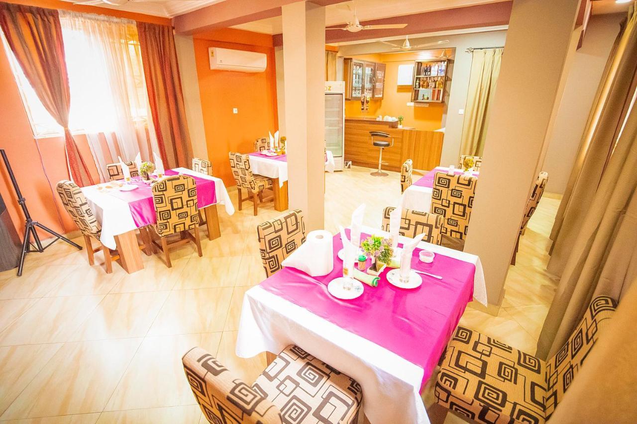 Hilton View Hotel Ogbodjo Екстериор снимка
