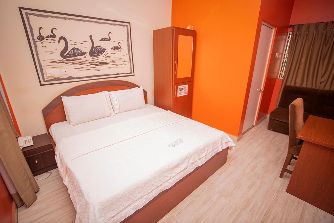 Hilton View Hotel Ogbodjo Екстериор снимка