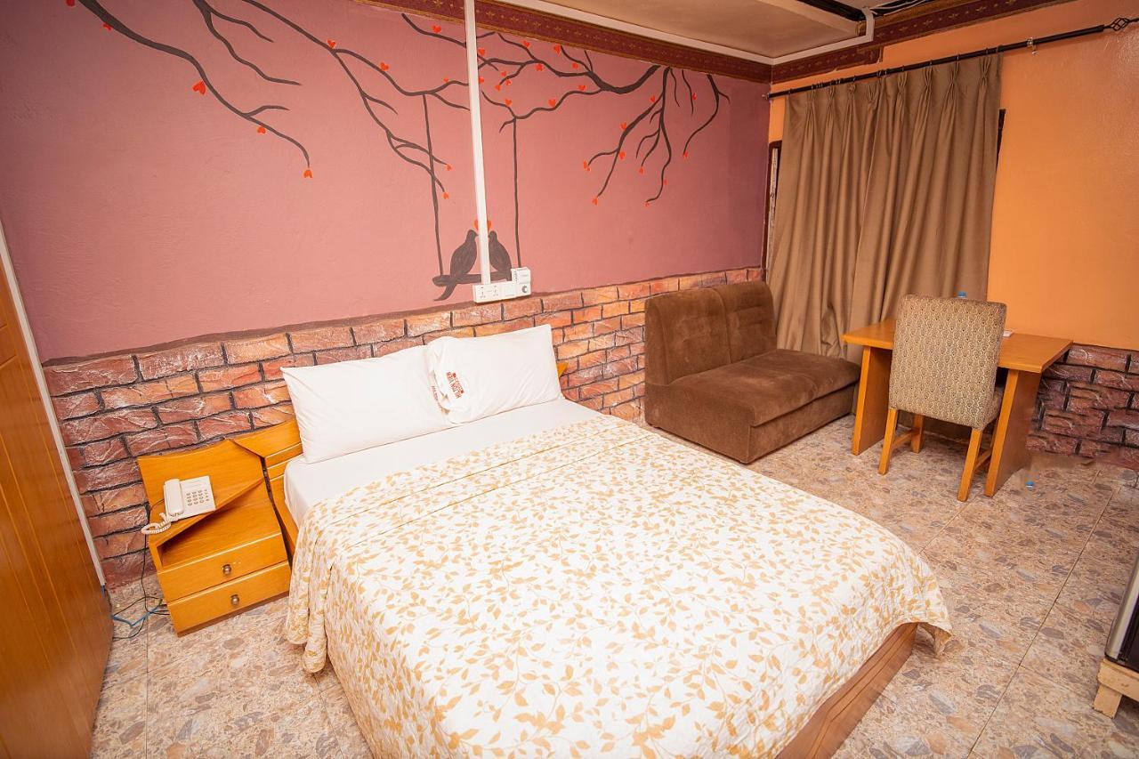 Hilton View Hotel Ogbodjo Екстериор снимка