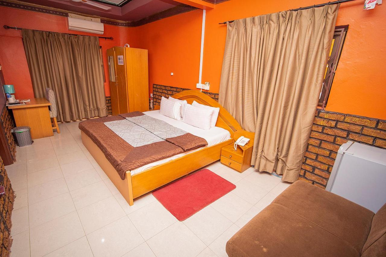 Hilton View Hotel Ogbodjo Екстериор снимка