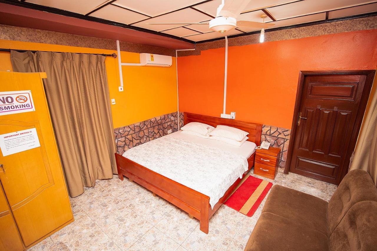 Hilton View Hotel Ogbodjo Екстериор снимка