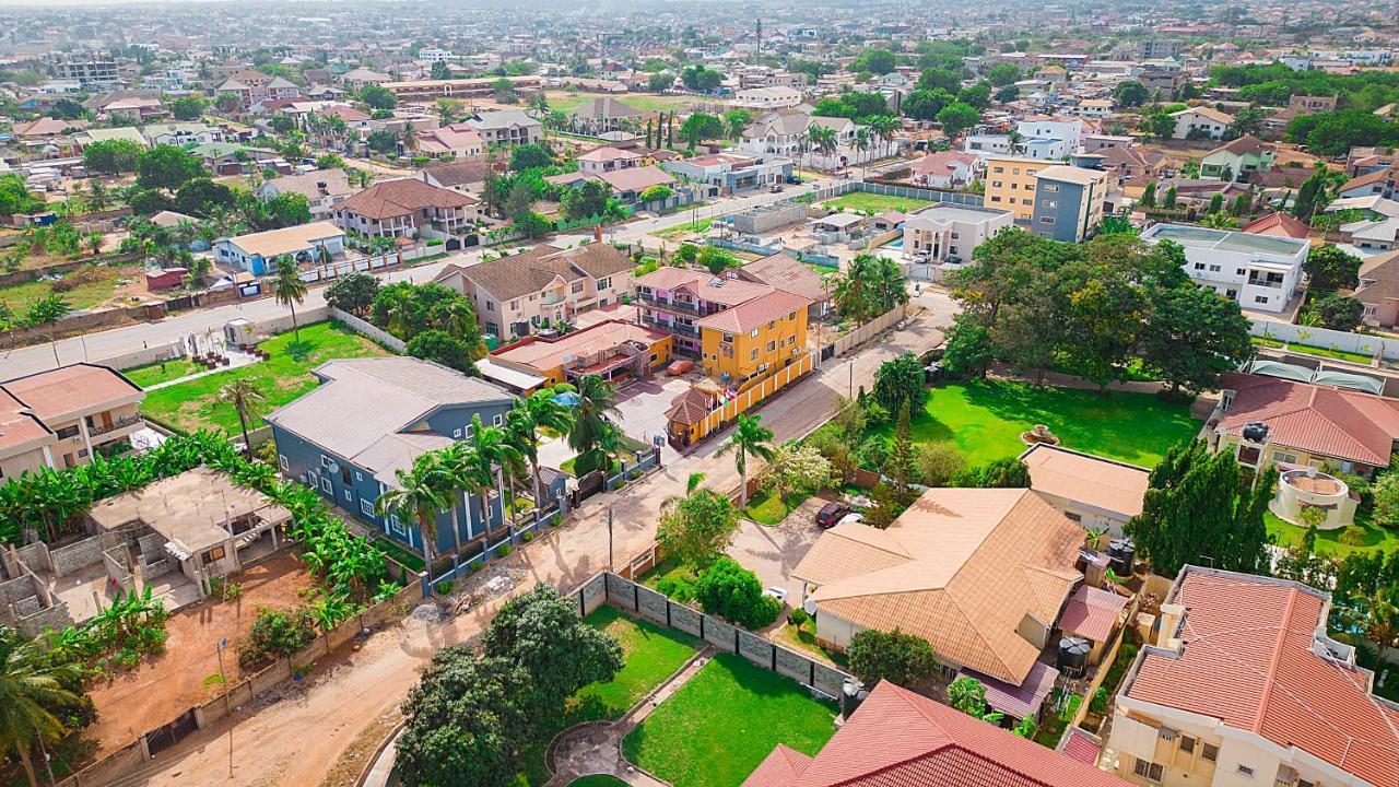 Hilton View Hotel Ogbodjo Екстериор снимка
