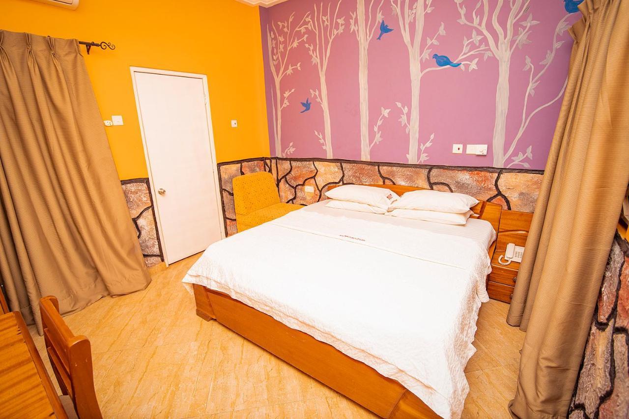 Hilton View Hotel Ogbodjo Екстериор снимка