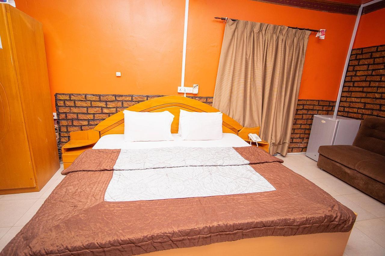 Hilton View Hotel Ogbodjo Екстериор снимка