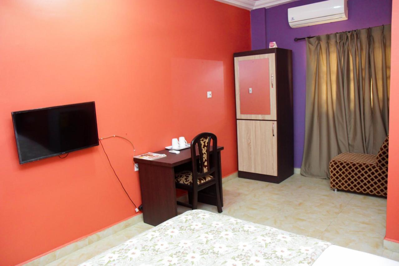 Hilton View Hotel Ogbodjo Екстериор снимка