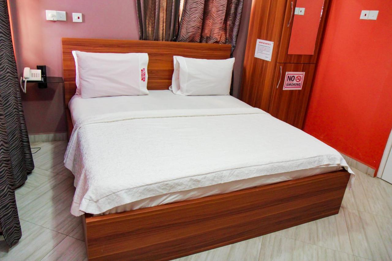 Hilton View Hotel Ogbodjo Екстериор снимка