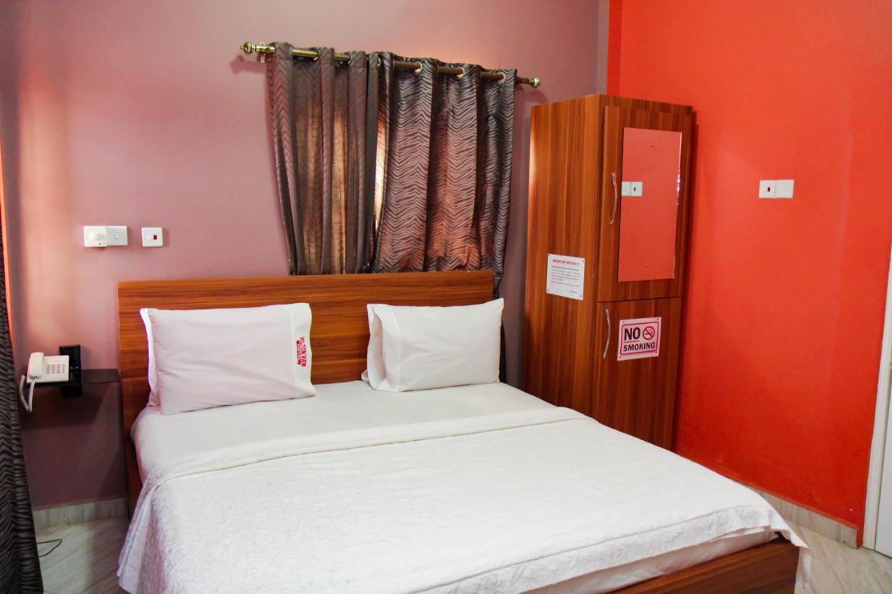 Hilton View Hotel Ogbodjo Екстериор снимка