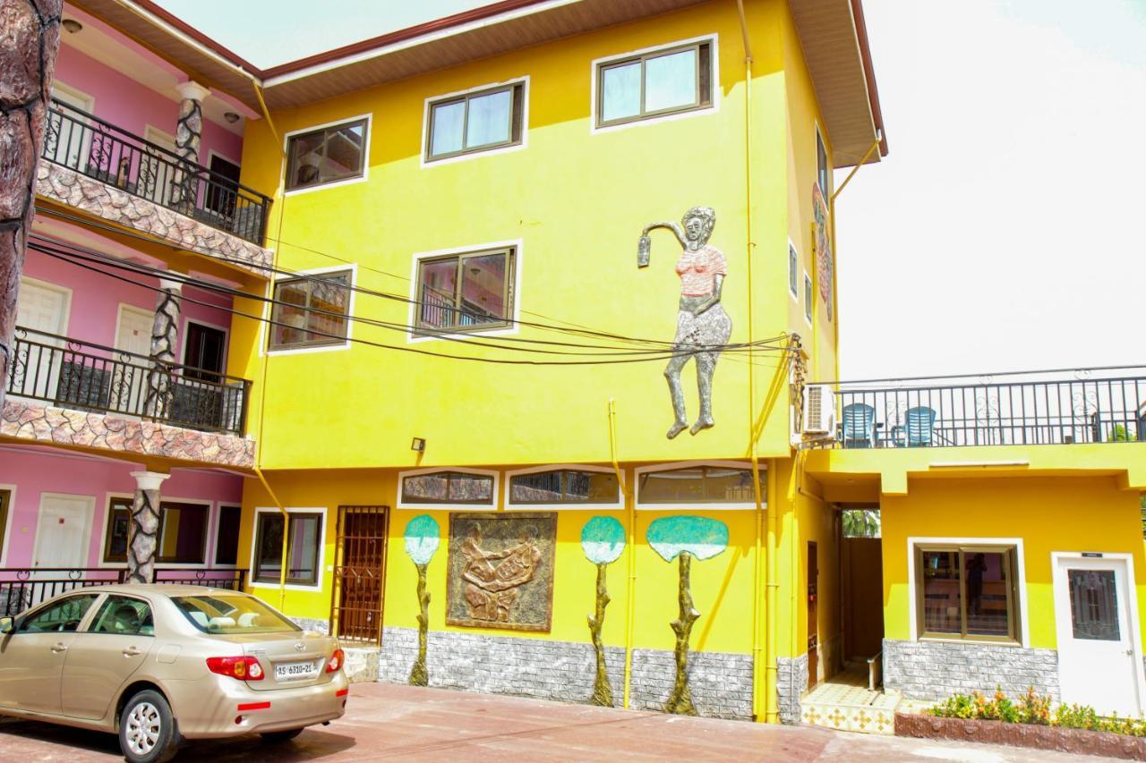 Hilton View Hotel Ogbodjo Екстериор снимка