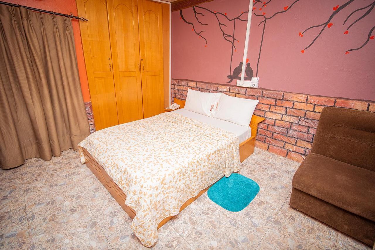 Hilton View Hotel Ogbodjo Екстериор снимка