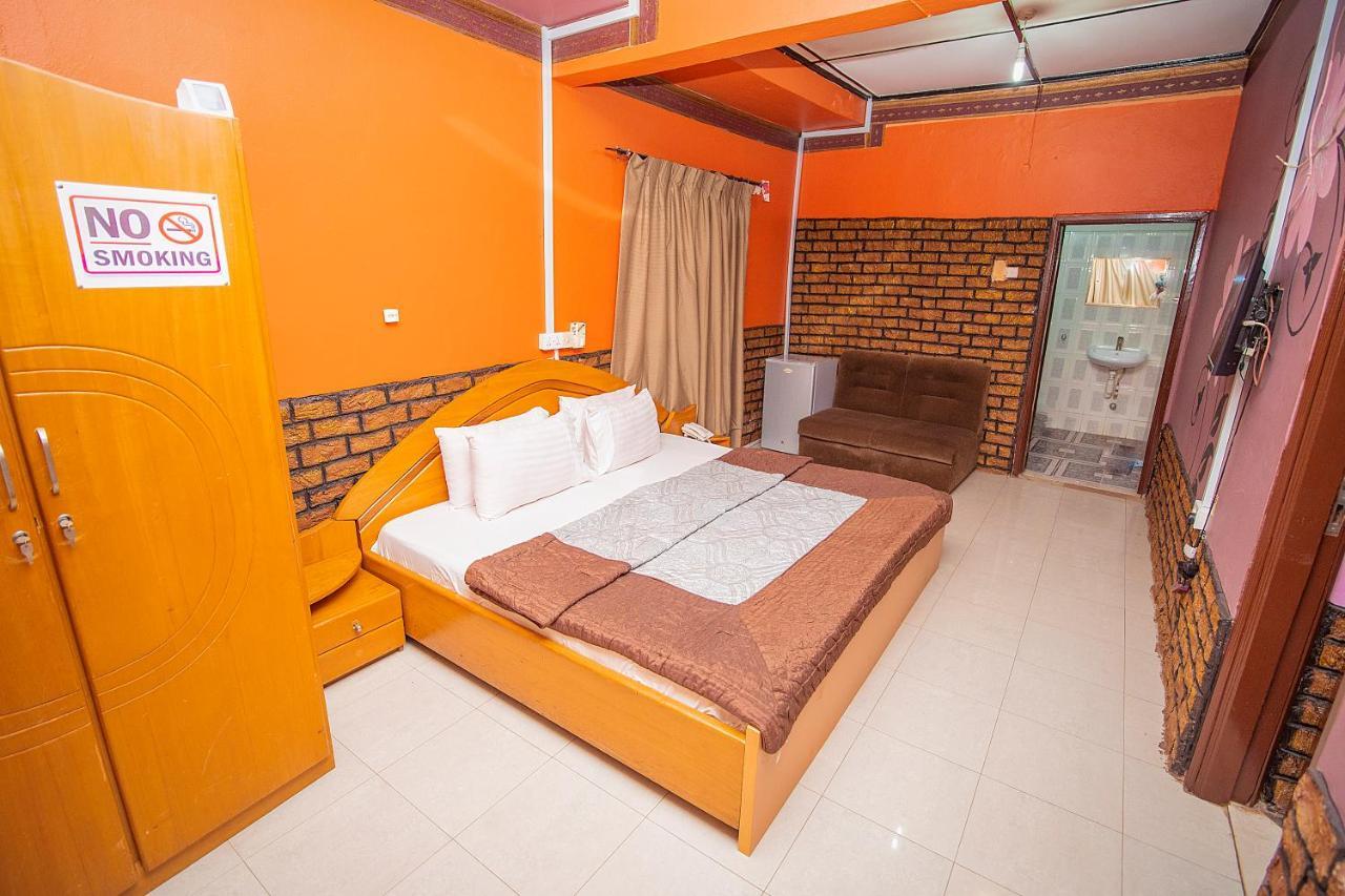Hilton View Hotel Ogbodjo Екстериор снимка