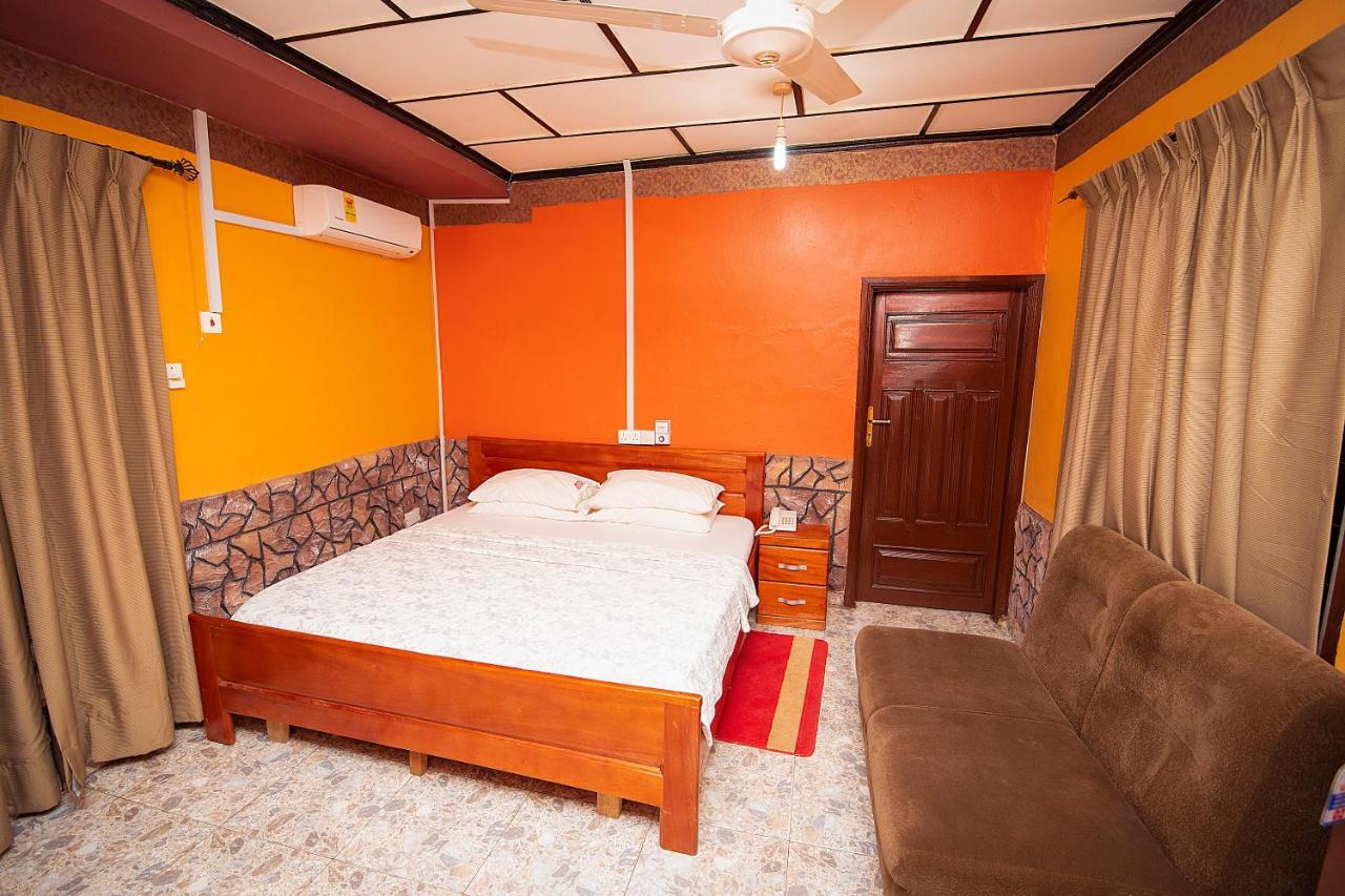 Hilton View Hotel Ogbodjo Екстериор снимка