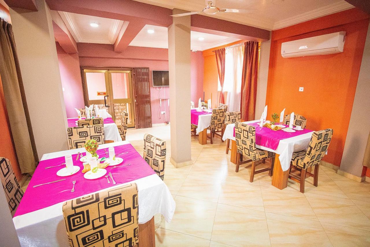 Hilton View Hotel Ogbodjo Екстериор снимка