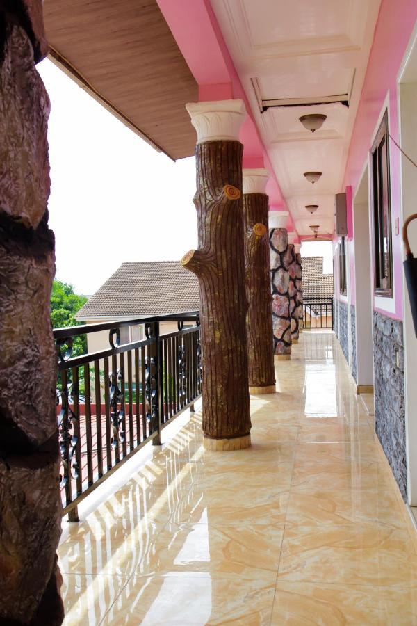 Hilton View Hotel Ogbodjo Екстериор снимка