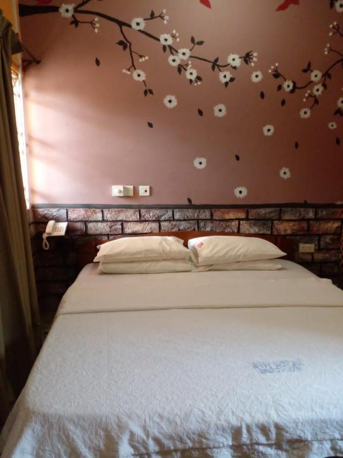 Hilton View Hotel Ogbodjo Екстериор снимка